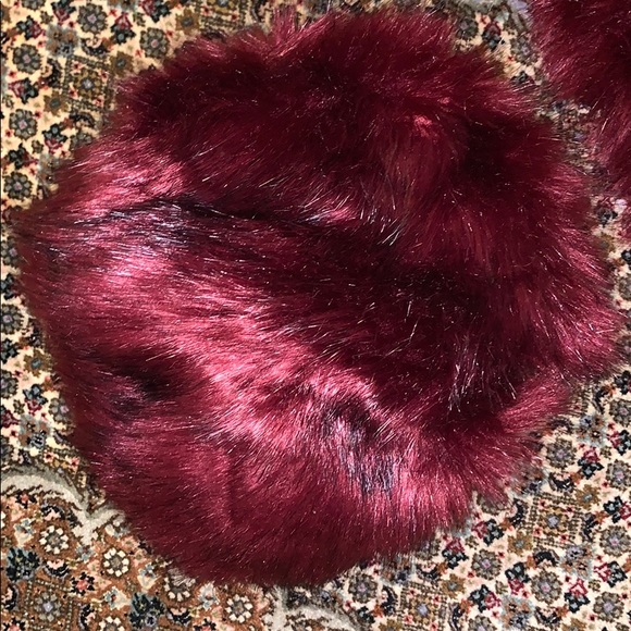 Burgundy hat and scarf feux fur set - Picture 2 of 3